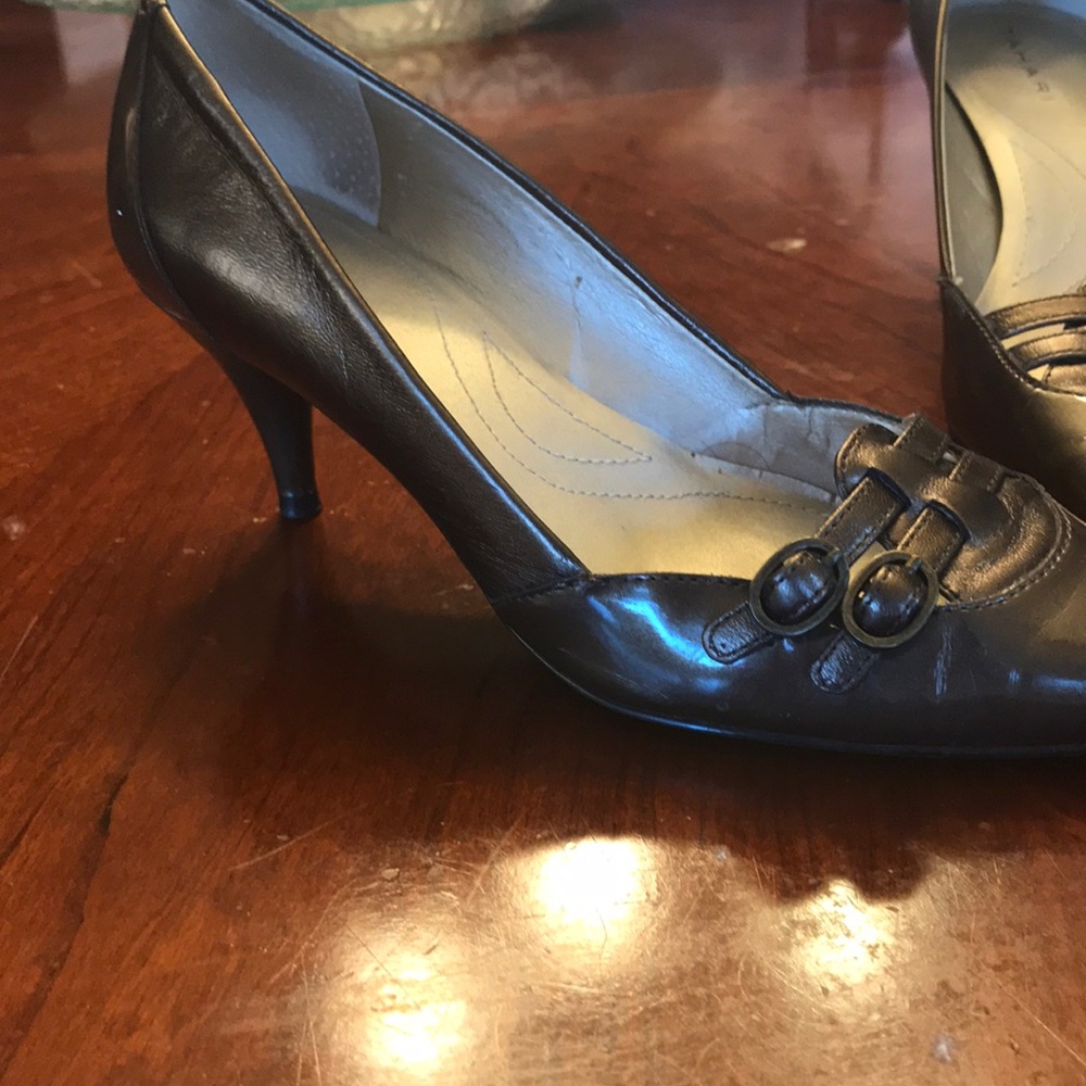 Tahari One Inch Heel - Picture 2 of 5